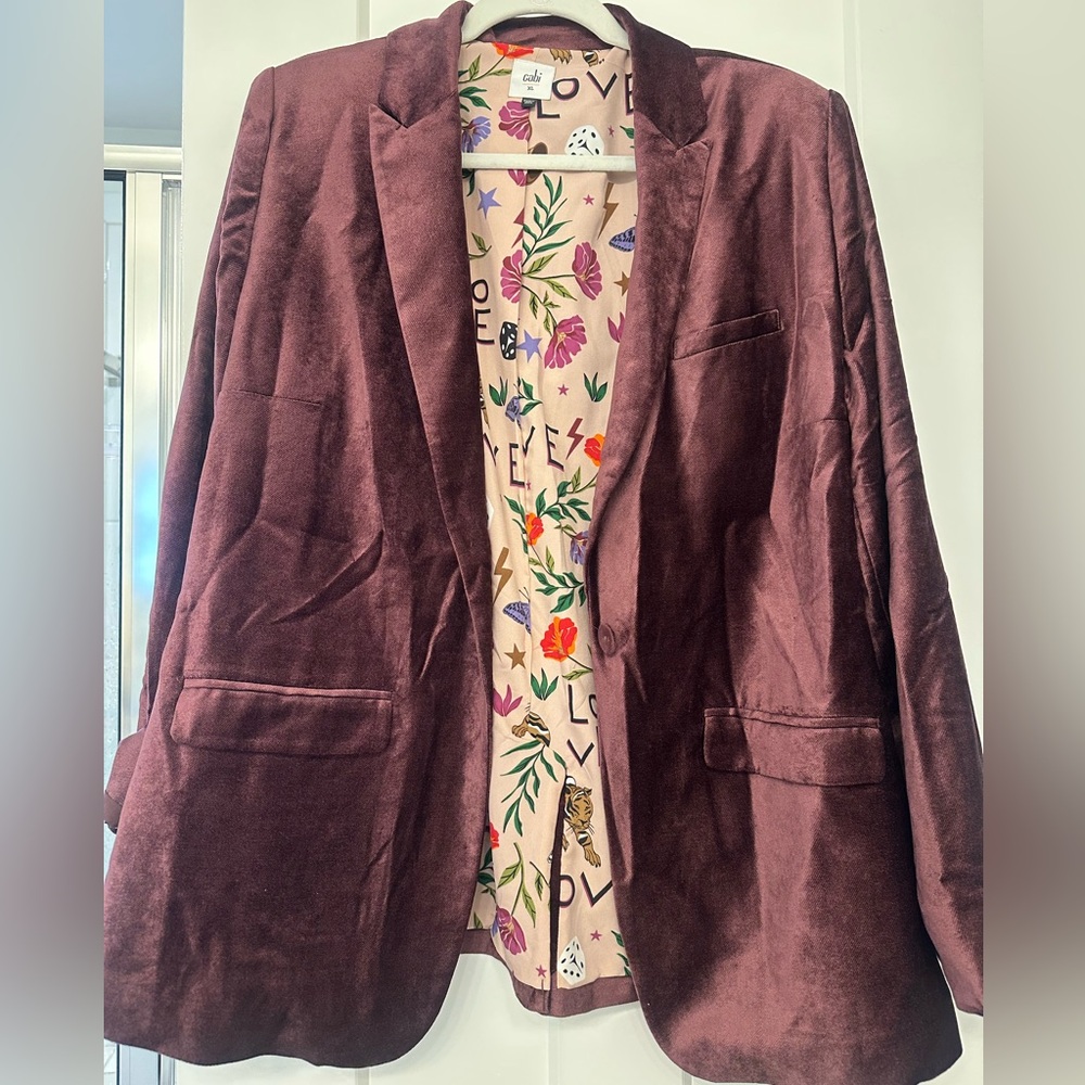 Elegant Velvet Blazer in Deep Purple